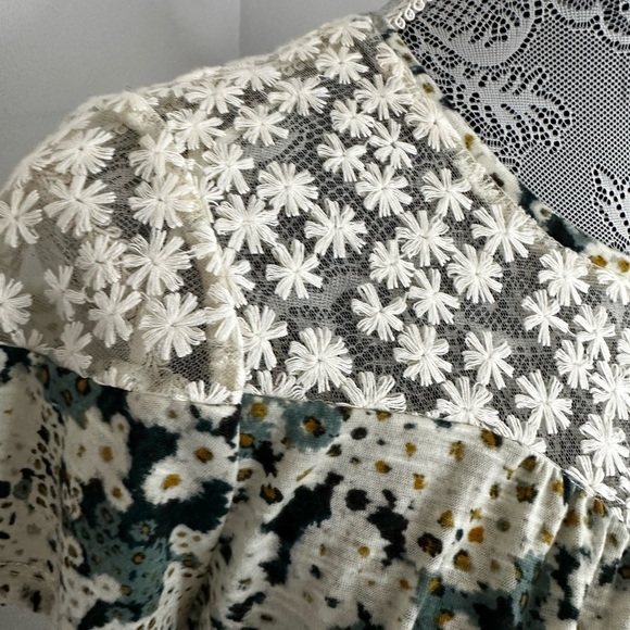 LC Lauren Conrad Top with Daisy White Lace Yoke. Mini Floral Print. Soft, Flowy. - Picture 10 of 16